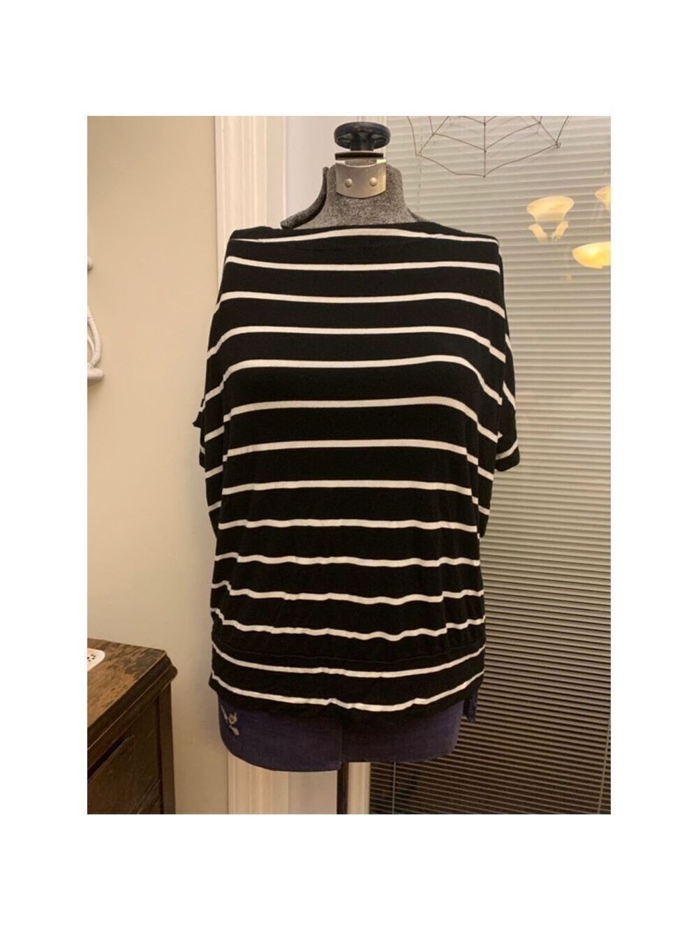 Women's cable & gauge Black & White Striped Short Sleeve Tee L